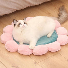 Load image into Gallery viewer, Warm Pet Bed Cute Flower Shape Cushion for Cats Dogs